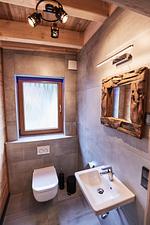 Gäste-WC - Wellness Ferienhaus “Lotus I” - Top-Hundeurlaub