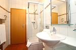 Badezimmer - Appartementhaus Villa Sanssouci Fewo 2 "Kaptain's Kiek" - Top-Hundeurlaub