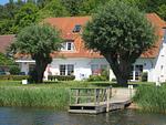 Hauptansicht - Haus: Terrasse, Seeblick, Sauna- und Schwimmbadnutzung - Top-Hundeurlaub
