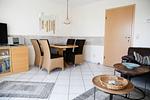 Wohnzimmer - Haus: Terrasse, Seeblick, Sauna- und Schwimmbadnutzung - Top-Hundeurlaub