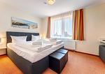 Schlafzimmer - Ferienhaus Meinholdstraße 46/2 mit 5 Schlafzimmern, Privater Sauna, Kamin, ca. 500m vom Strand - Top-Hundeurlaub