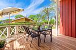 Terrasse mit Sonnenschirm - Ferienhaus 07 - Top-Hundeurlaub