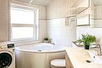 Badezimmer mit Whirlwanne und Sauna - Ferienhaus 01 - Top-Hundeurlaub