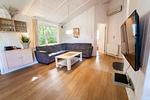Wohnzimmer mit Sofaecke - Ferienhaus 25 - Top-Hundeurlaub