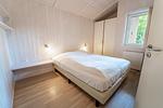 2. Schlafzimmer mit Doppelbett und Kleiderschrank - Ferienhaus 25 - Top-Hundeurlaub