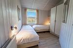 4. Schlafzimmer mit Einzelbetten und Kleiderschrank - Ferienhaus 25 - Top-Hundeurlaub