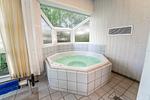 Badzimmer mit Whirlpool - Ferienhaus 25 - Top-Hundeurlaub
