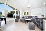 Wohnbereich mit Blick zur Terrasse - Ferienhaus 23 - Top-Hundeurlaub