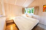 1. Schlafzimmer mit Doppelbett - Ferienhaus 20 - Top-Hundeurlaub