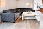 Wohnzimmer mit Sofaecke - Ferienhaus 06 - Top-Hundeurlaub