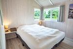 mit Blick ins 1. Schlafzimmer - Ferienhaus 08 - Top-Hundeurlaub