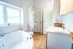 Badezimmer mit Dusche - Ferienhaus 08 - Top-Hundeurlaub
