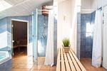 Badezimmer mit Dusche und Sauna - Ferienhaus 12 - Top-Hundeurlaub