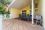 Terrasse mit Gartenmöbeln und Grill - Ferienhaus 12 - Top-Hundeurlaub