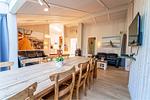 Wohn- Essbereich mit Blick zur Küche - Ferienhaus 15 - Top-Hundeurlaub