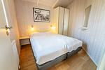 zweites Schlafzimmer mit Einzelbetten und Kleiderschrank - Ferienhaus 15 - Top-Hundeurlaub