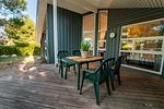 Terrasse mit Gartenmöbeln - Ferienhaus 15 - Top-Hundeurlaub