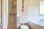 Badezimmer mit Dusche - Ferienhaus 17 - Top-Hundeurlaub