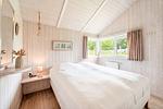 erstes Schlafzimmer mit Doppelbett - Ferienhaus 17 - Top-Hundeurlaub