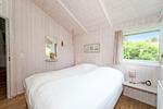 erstes Schlafzimmer mit Spiegel - Ferienhaus 17 - Top-Hundeurlaub
