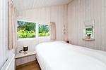 zweites Schlafzimmer mit Spiegel - Ferienhaus 17 - Top-Hundeurlaub