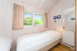 drittes Schlafzimmer mit Fenster - Ferienhaus 17 - Top-Hundeurlaub