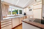 Küche mit Herd und Mikrowelle - Ferienhaus 17 - Top-Hundeurlaub