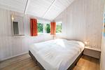 1. Schlafzimmer mit Doppelbett - Ferienhaus 18 - Top-Hundeurlaub
