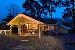 Hausansicht bei Nacht - Ferienhaus 18 - Top-Hundeurlaub
