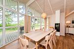 Essbereich mit Blick zum Kamin - Ferienhaus 19 - Top-Hundeurlaub