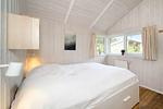 drittes Schlafzimmer mit Fenster - Ferienhaus 19 - Top-Hundeurlaub