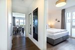 Flur mit Blick zum Schlafzimmer und Wohn-/Essbereich - Aparthotel Ostseeallee 3-22 - Top-Hundeurlaub