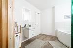 Badezimmer mit runder Badewanne - Seabreeze (50.2.N) - Top-Hundeurlaub