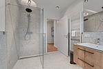 Badezimmer - Luxus Suite 8 mit Balkon und Fahrstuhl - Top-Hundeurlaub