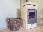 Wohnzimmer mit Kamin - Küstenhof am Kap Arkona - Ferienhaushälfte "Königsmeerblick" - Top-Hundeurlaub