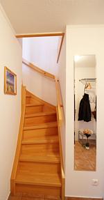 Treppe ins Obergeschoß - Hafenhäuser Breege -  Whg. 9 "Strandläufer" - Top-Hundeurlaub