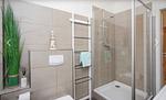 Badezimmer 1 mit Dusche - Nilles Huuske - Charmantes Ferienappartement mit 3 Schlafzimmern - Top-Hundeurlaub