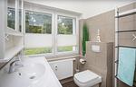 Badezimmer 1 - Nilles Huuske - Charmantes Ferienappartement mit 3 Schlafzimmern - Top-Hundeurlaub