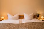 Bett - Ferienhaus Am Ufer - Ferienwohnung Strandsand - Top-Hundeurlaub
