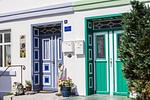 Eingang rechte, grüne Haustür - Ferienhaus Am Ufer - Ferienwohnung Strandsand - Top-Hundeurlaub