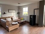 großzügige Sitzecke am Ofen - Ferienhaus "Sarcander" - Top-Hundeurlaub