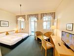 Wohnzimmer mit geschossener Terrasse - Villa Anna App. 12 - Top-Hundeurlaub