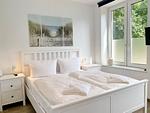 Schlafzimmer 1 mit Doppelbett - Groß Stresow - Ferienwohnung  "Vilm", EG links - Top-Hundeurlaub