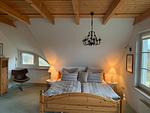Schlafzimmer 1 groß mit Doppelbett, Seeblick - Ferienhaus "Heidi´s Reethaus" in Dranske / Goos - Top-Hundeurlaub