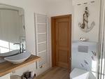 Badezimmer 1 mit Dusche im EG - Ferienhaus "Heidi´s Reethaus" in Dranske / Goos - Top-Hundeurlaub