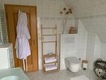Badezimmer im OG - Ferienhaus "Heidi´s Reethaus" in Dranske / Goos - Top-Hundeurlaub