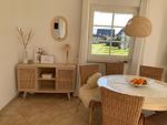 mit gemütlichem Essbereich - Ferienhaus "Heidi´s Reethaus" in Dranske / Goos - Top-Hundeurlaub