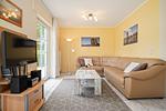 Ferienhaus Schwanensee Ferienpark Lenzer Höh Wohnbereich mit Terrassenzugang - Schwanensee - Top-Hundeurlaub
