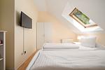 Ferienhaus Schwanensee Ferienpark Lenzer Höh Schlafzimmer Obergeschoss mit TV-Wandh Schl - Schwanensee - Top-Hundeurlaub