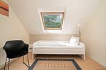 Ferienhaus Schwanensee Ferienpark Lenzer Höh Schlafzimmer Obergeschoss mit Boxspringbett - Schwanensee - Top-Hundeurlaub